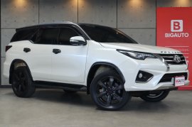 2017 Toyota Fortuner 2.8 (ปี 15-21) TRD Sportivo 4WD SUV AT รับประกันหลังการขายนานถึง 2ปี P2323.66